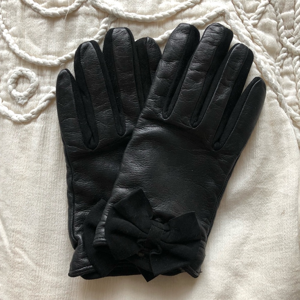 Black lambskin gloves